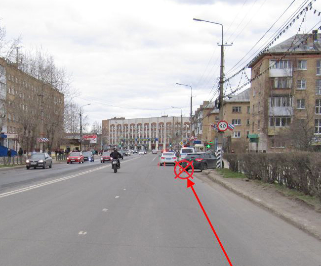 В Ухте 42-летний мужчина на самокате врезался в припаркованный автомобиль